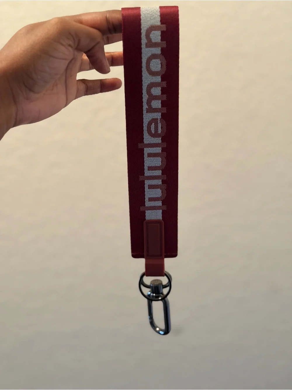 Lululemon Never Lost Keychain Reflective Effect (Rockwood/Red Clay)